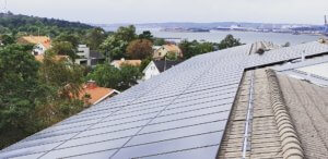 solpaneler på tak med utsikt