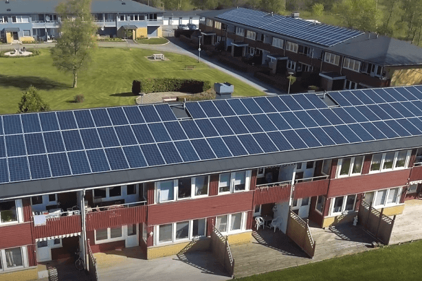 Bilden visar exempel på solceller på bostadsrättsförenings tak.