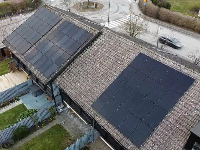 Radhus med solceller från Paneltaket