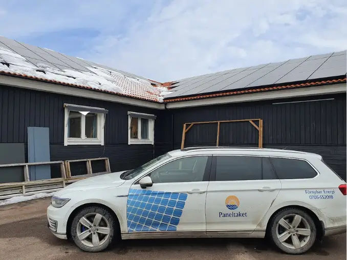 Platsbesök vid en villa Paneltaket
